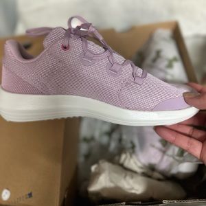 UNDER ARMOUR RUNNING SHOES - Girls 5Y